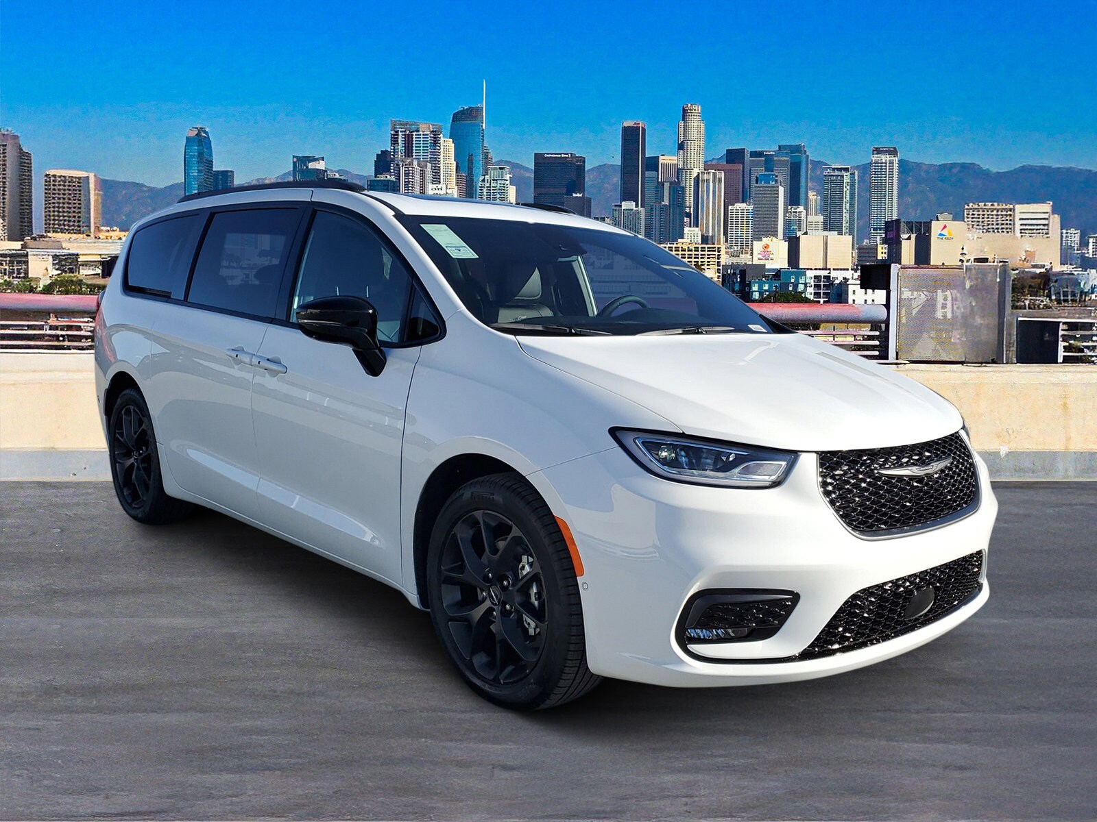 2025 Chrysler Pacifica Limited photo 4
