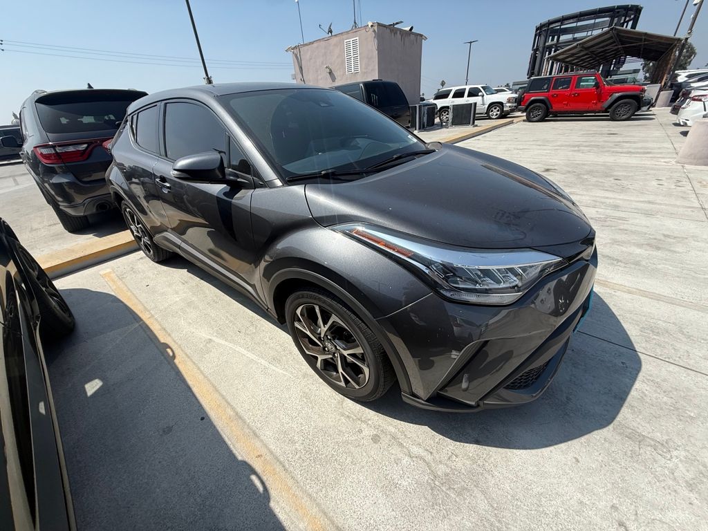 2022 Toyota C-HR XLE photo 3
