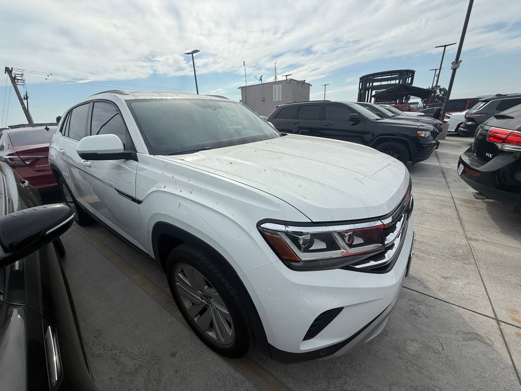 2022 Volkswagen Atlas Cross Sport V6 SE Technology photo 3