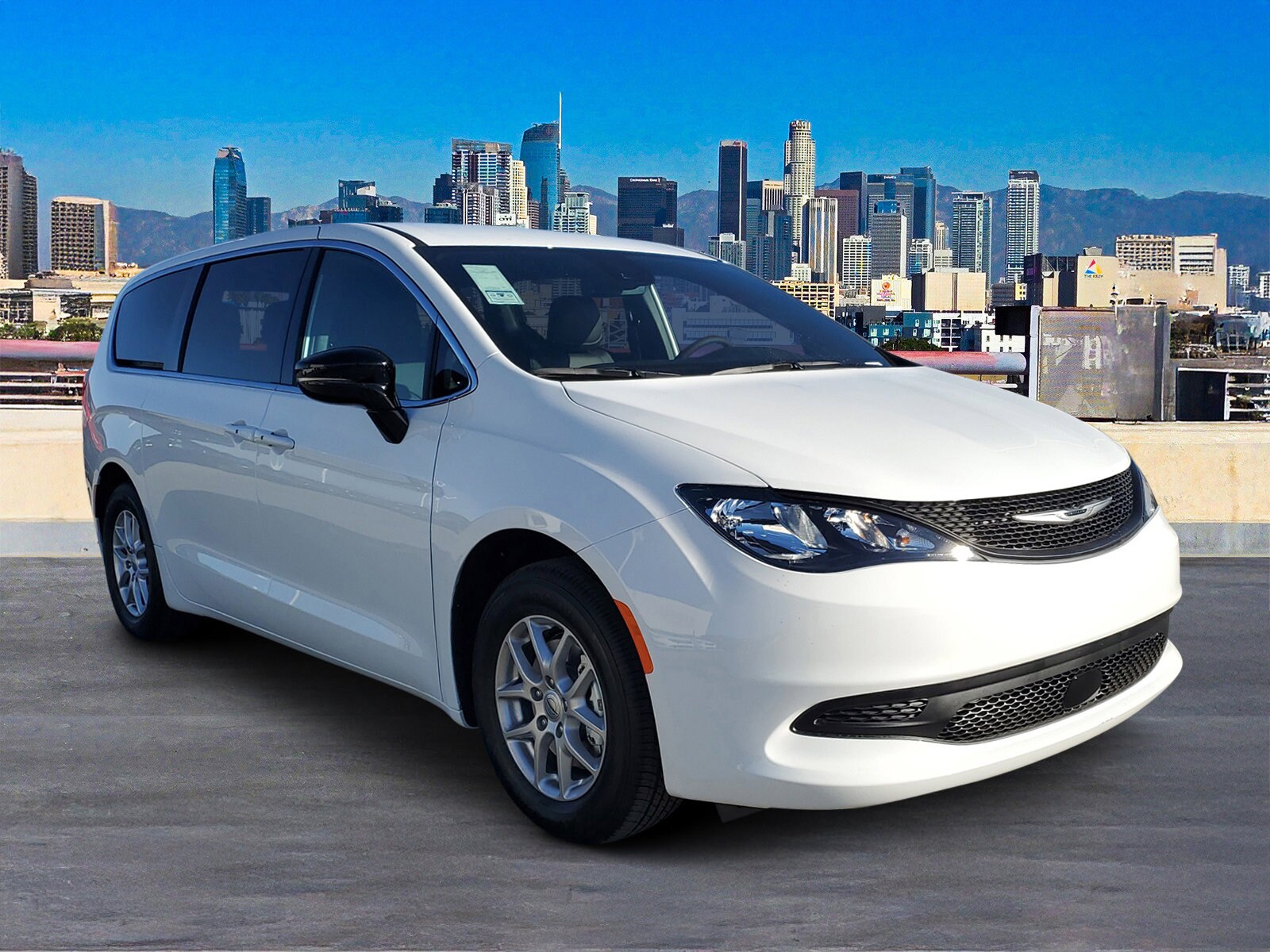 2025 Chrysler Voyager photo 4