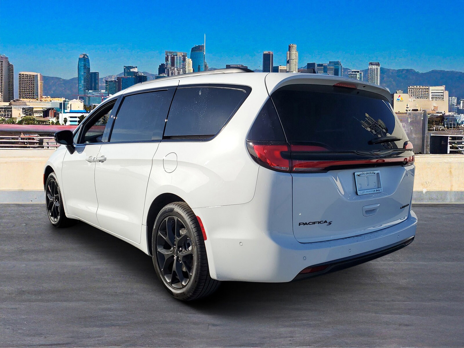 2025 Chrysler Pacifica Limited photo 2
