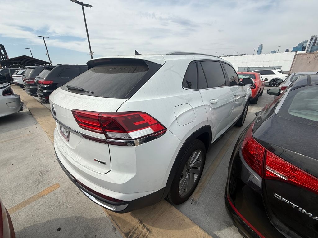 2022 Volkswagen Atlas Cross Sport V6 SE Technology photo 2