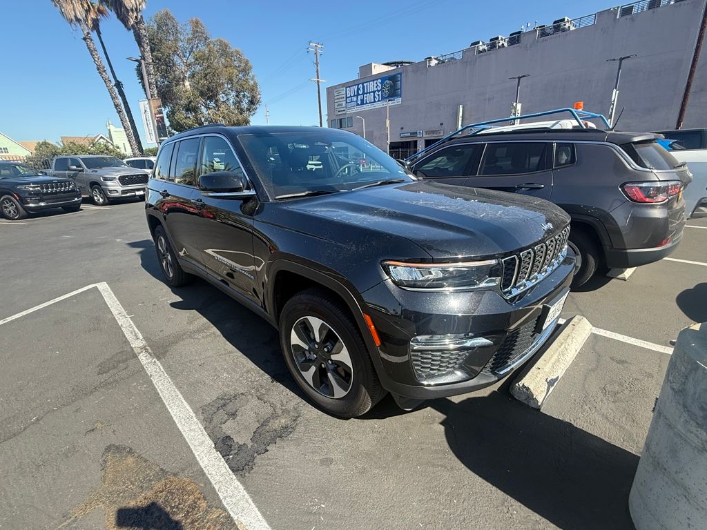 2024 Jeep Cherokee Limited 4xe photo 3