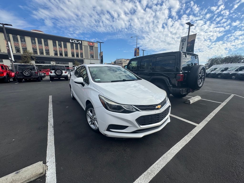 2017 Chevrolet Cruze LT photo 3