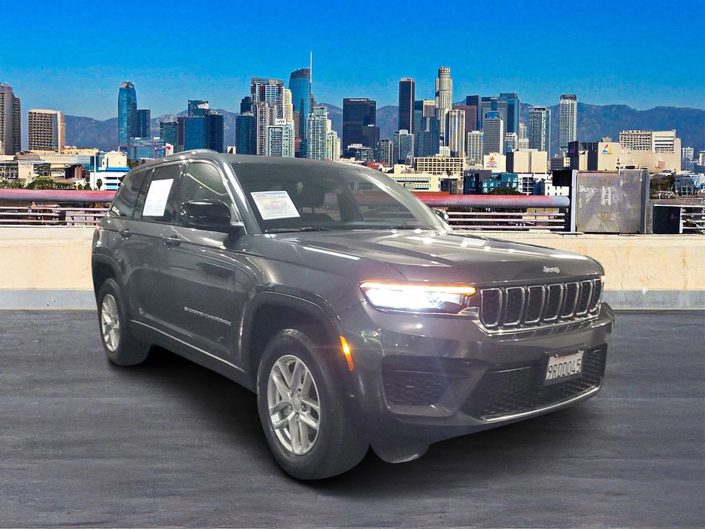 2025 Jeep Grand Cherokee Laredo X photo 3