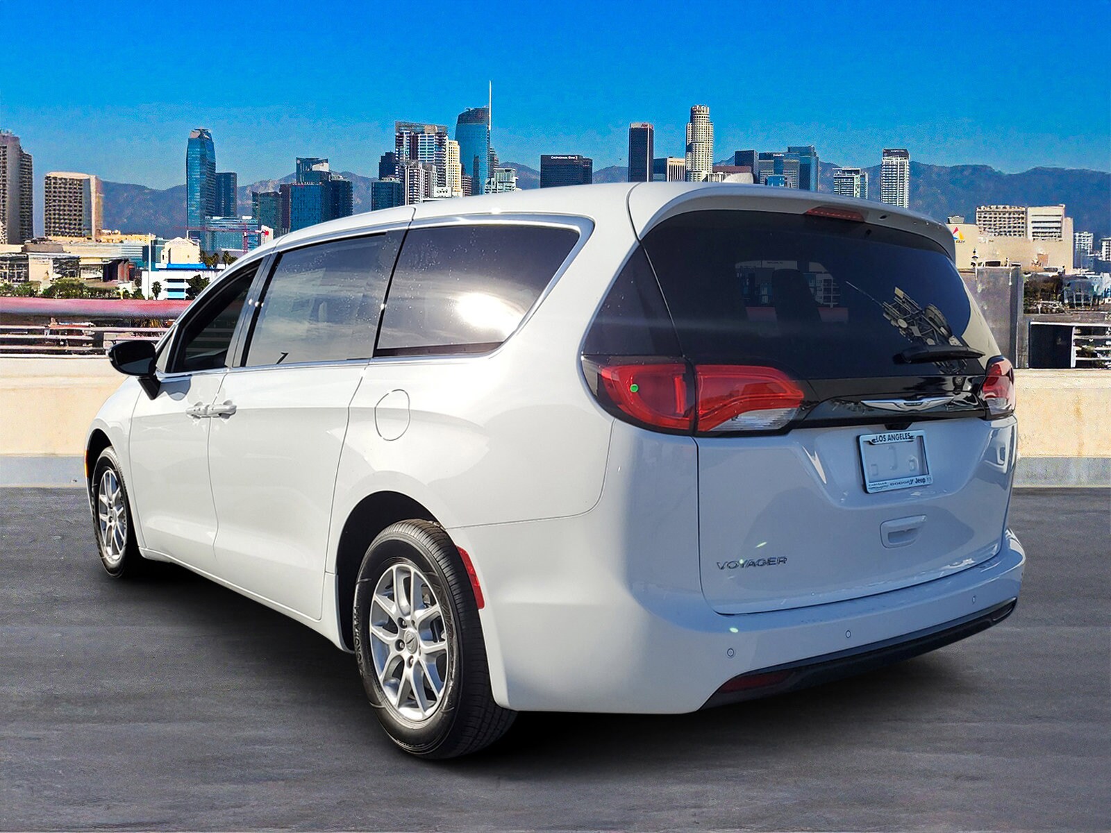 2025 Chrysler Voyager photo 2