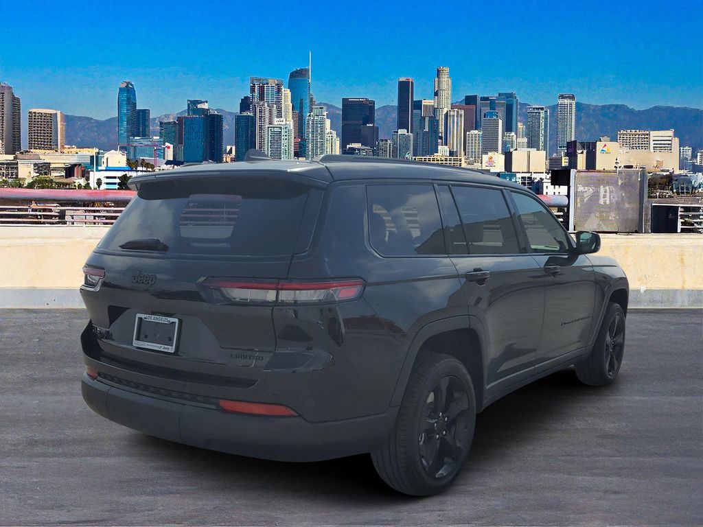 2025 Jeep Grand Cherokee Limited photo 3