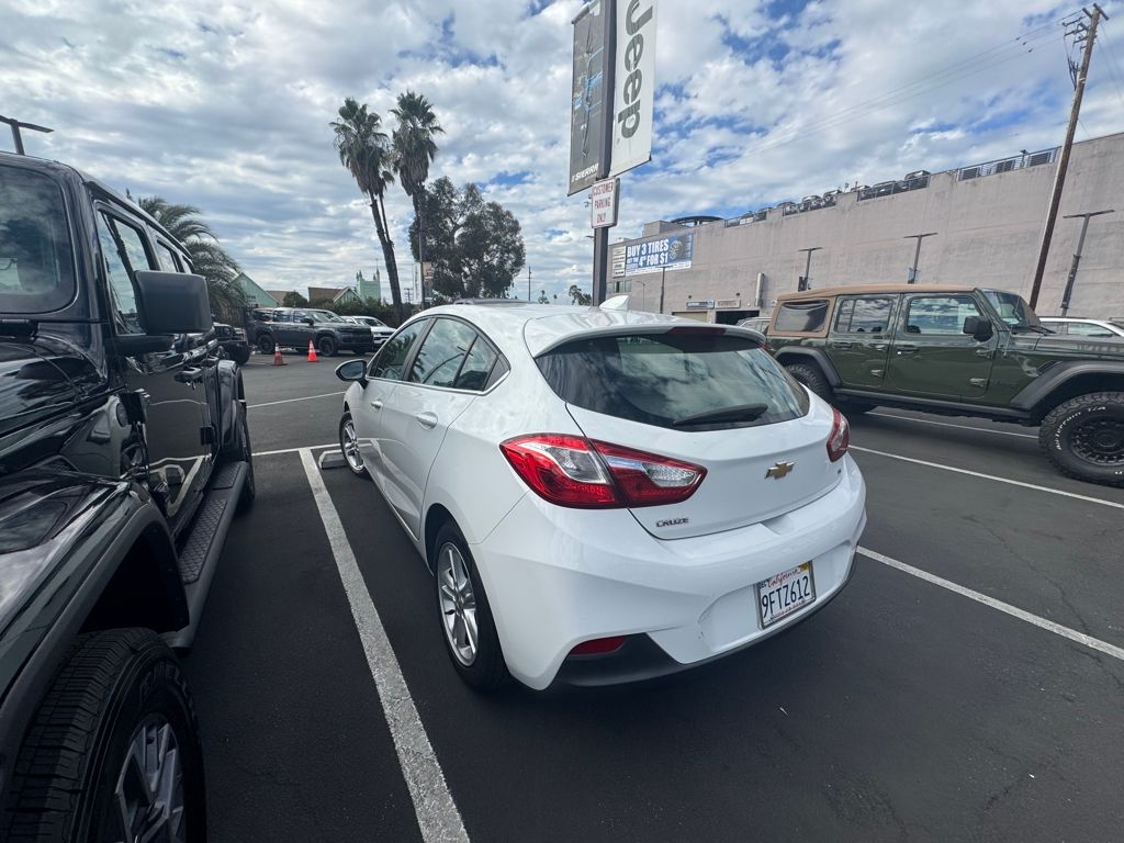2017 Chevrolet Cruze LT photo 4