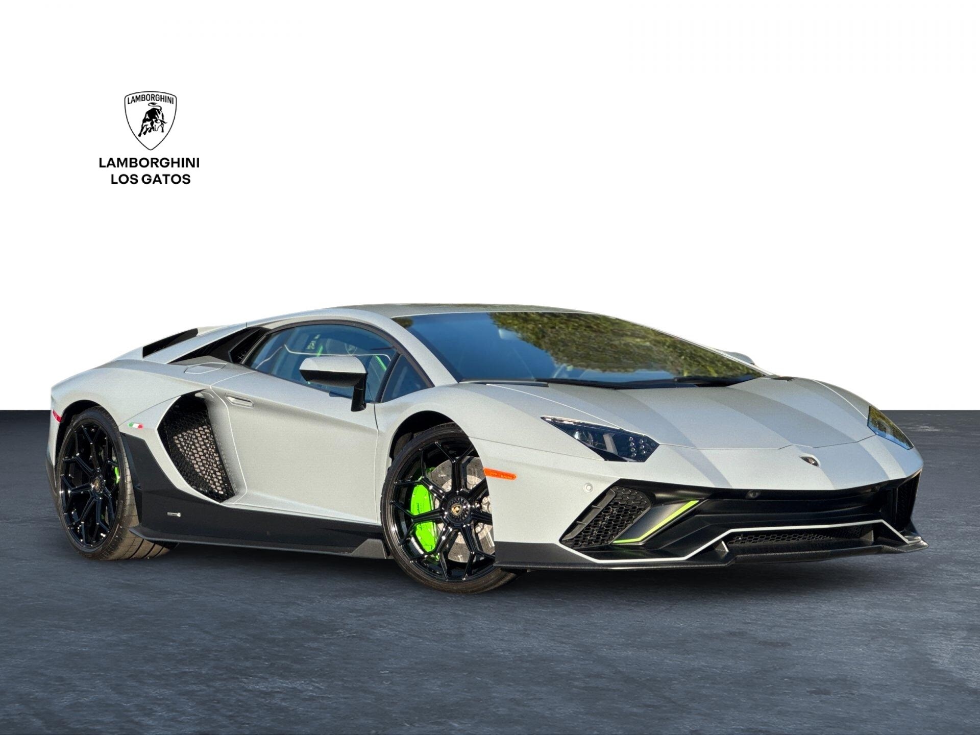 LOUD] Lots of Lamborghini Aventador acceleration sounds