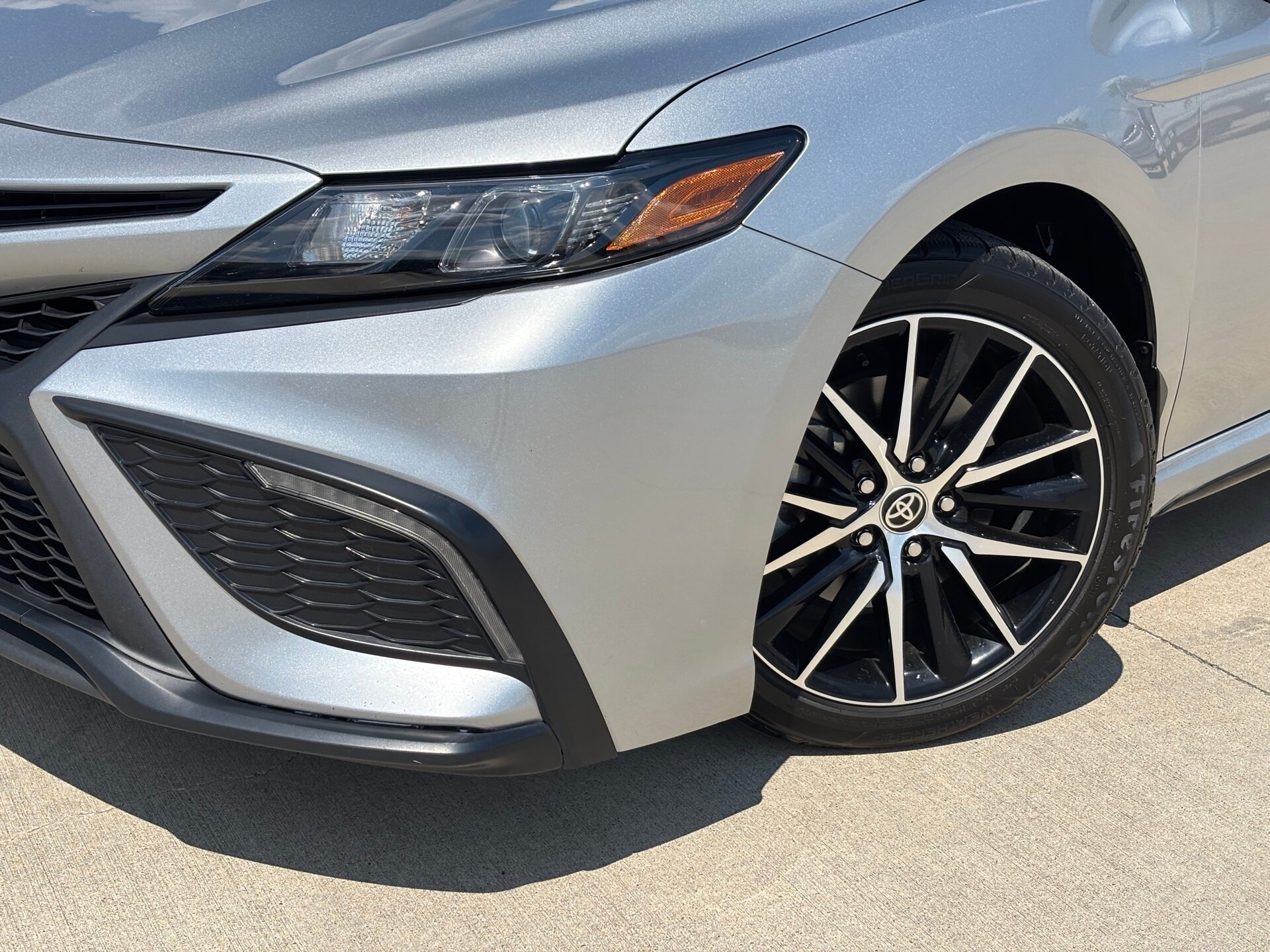 2023 Toyota Camry SE photo 2