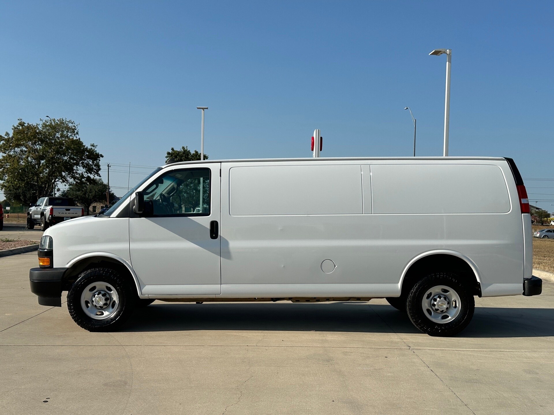 2023 Chevrolet Express 2500 Work Cargo Van photo 3