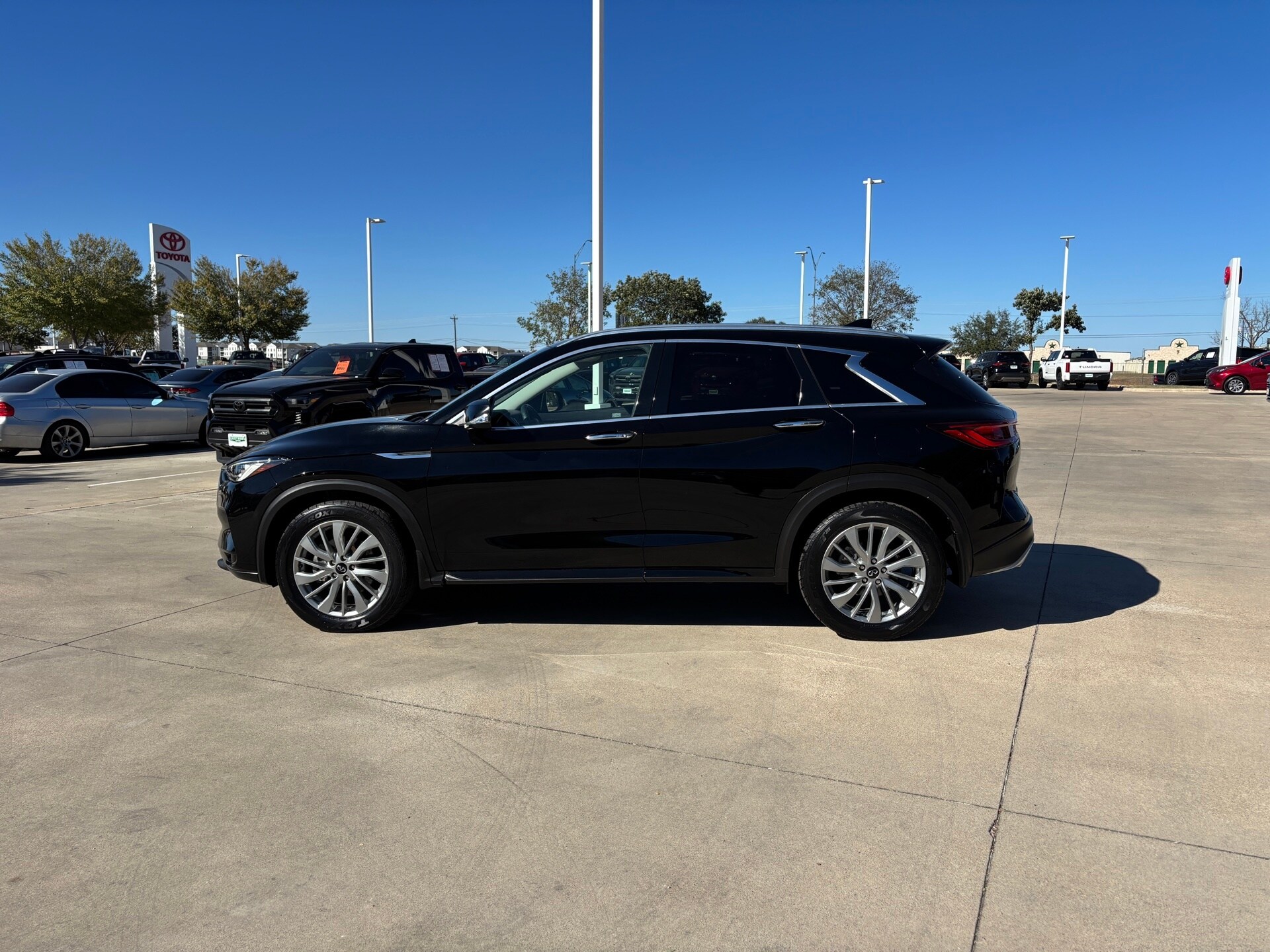 2023 Infiniti QX50 Luxe photo 3