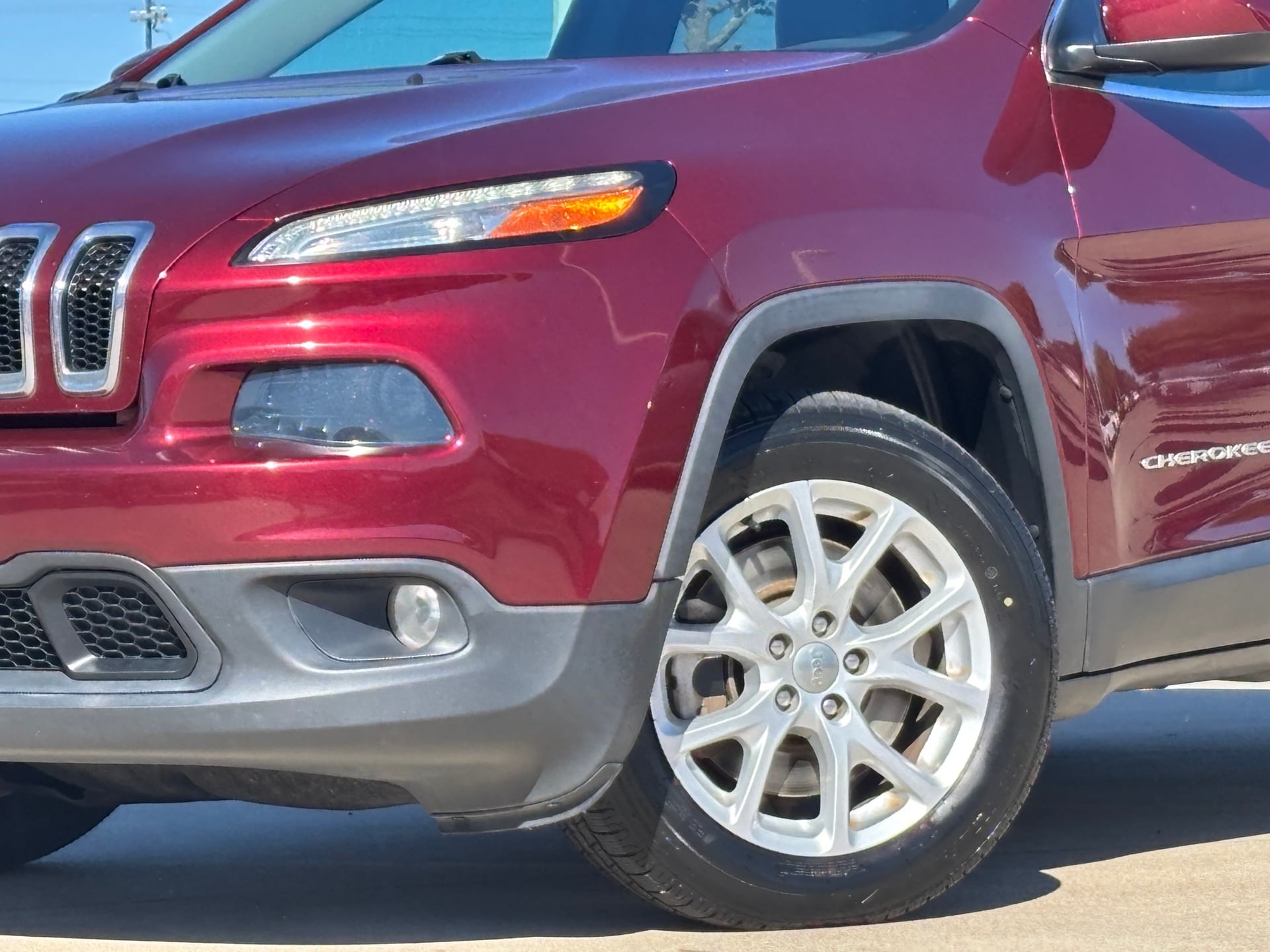 Used 2018 Jeep Cherokee Latitude Plus with VIN 1C4PJLLB4JD605479 for sale in Bastrop, TX