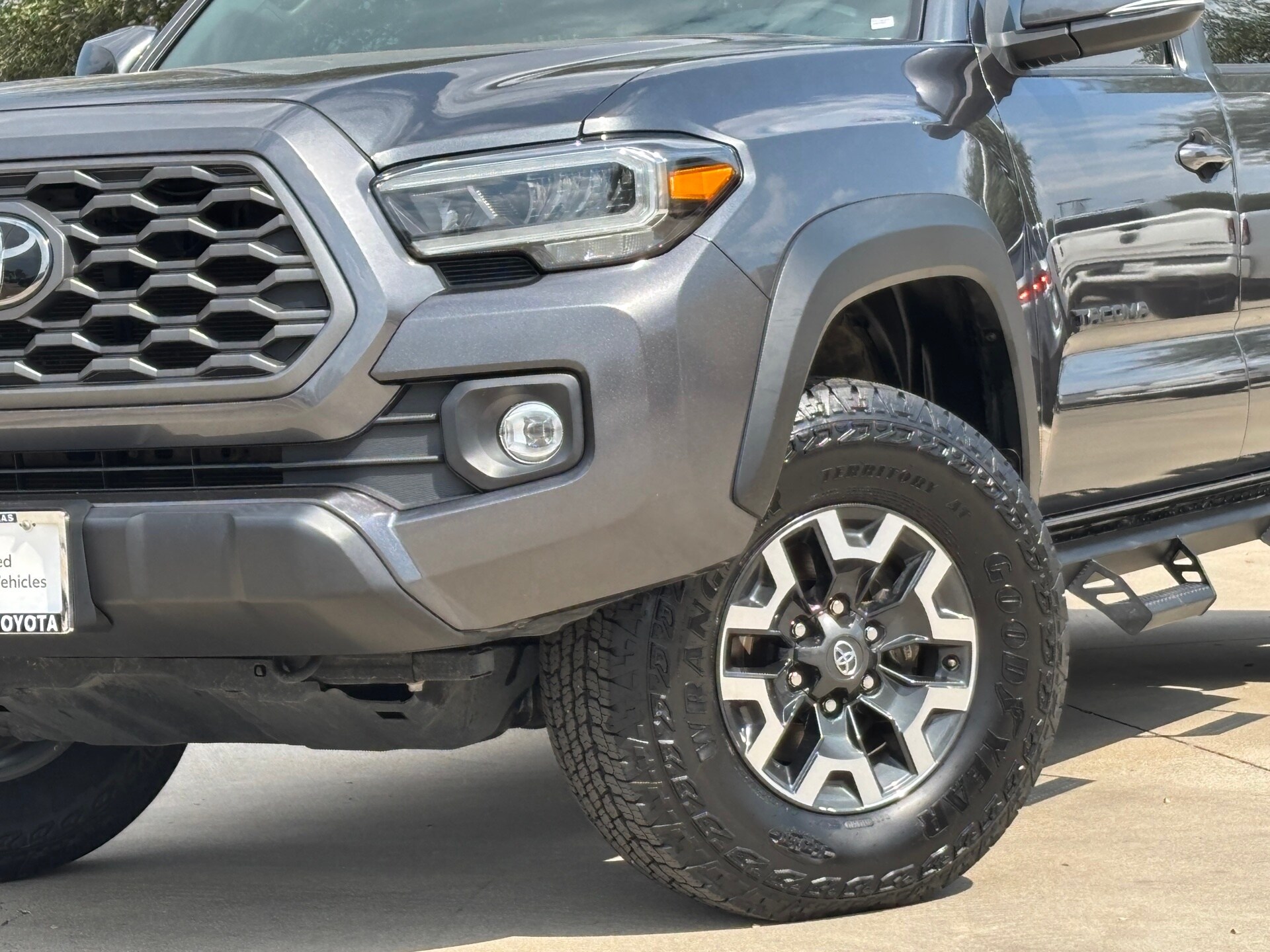 2023 Toyota Tacoma TRD Off-Road Double Cab photo 2