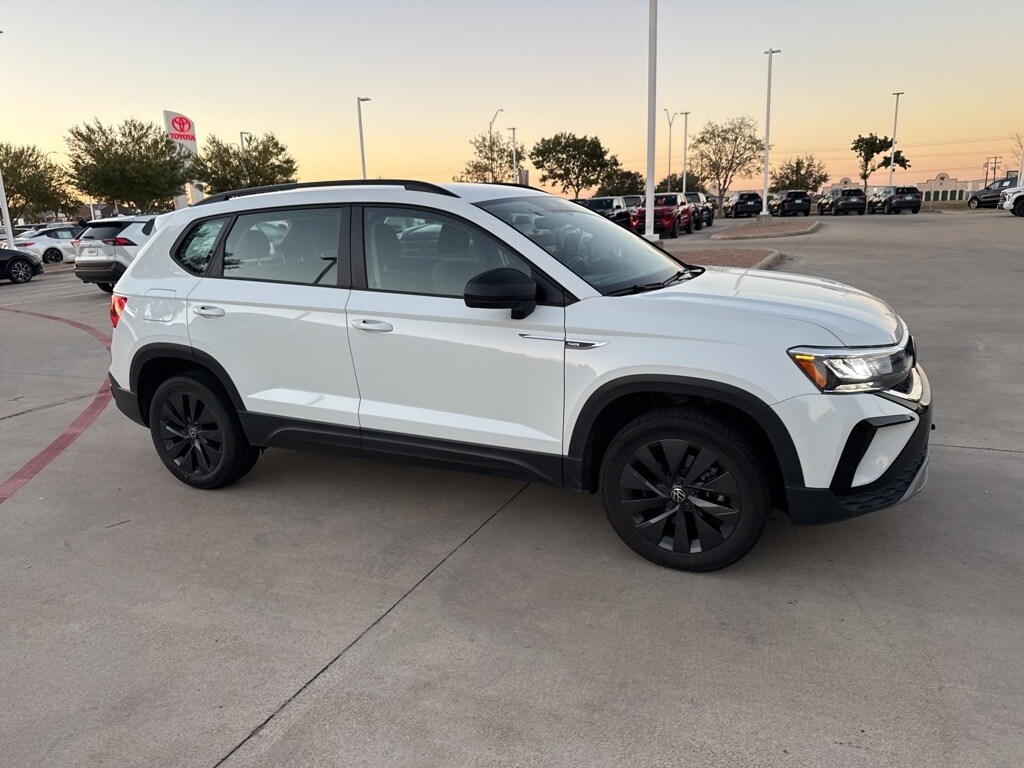 2024 Volkswagen Taos S photo 3