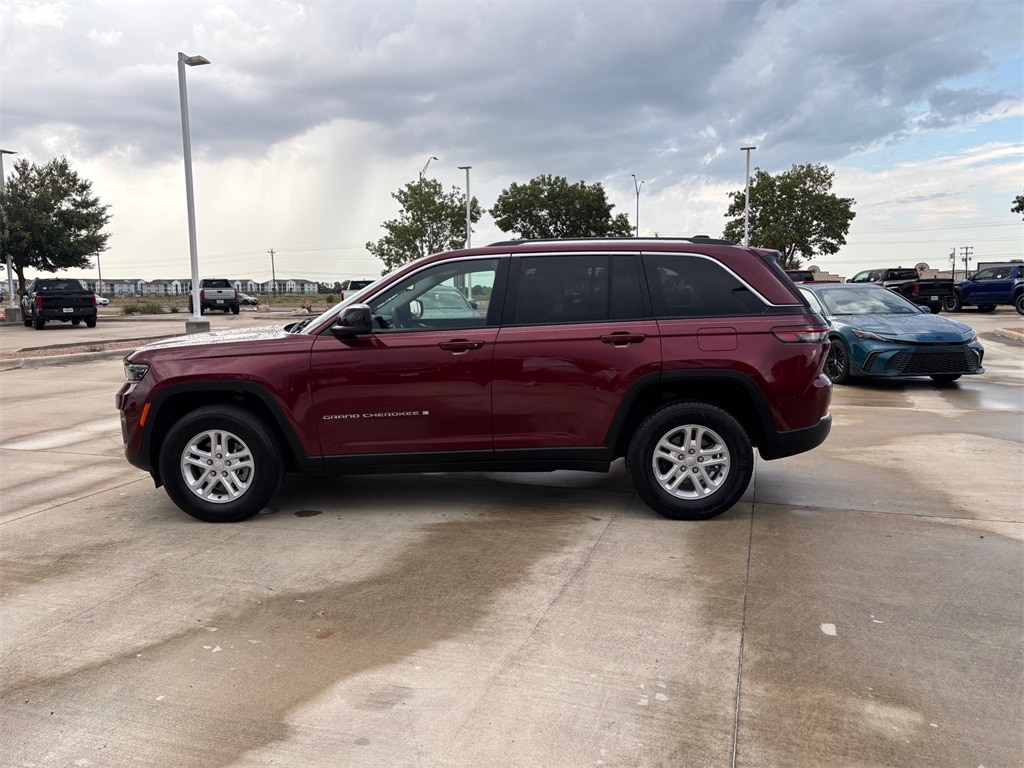 Used 2023 Jeep Grand Cherokee Laredo SUV