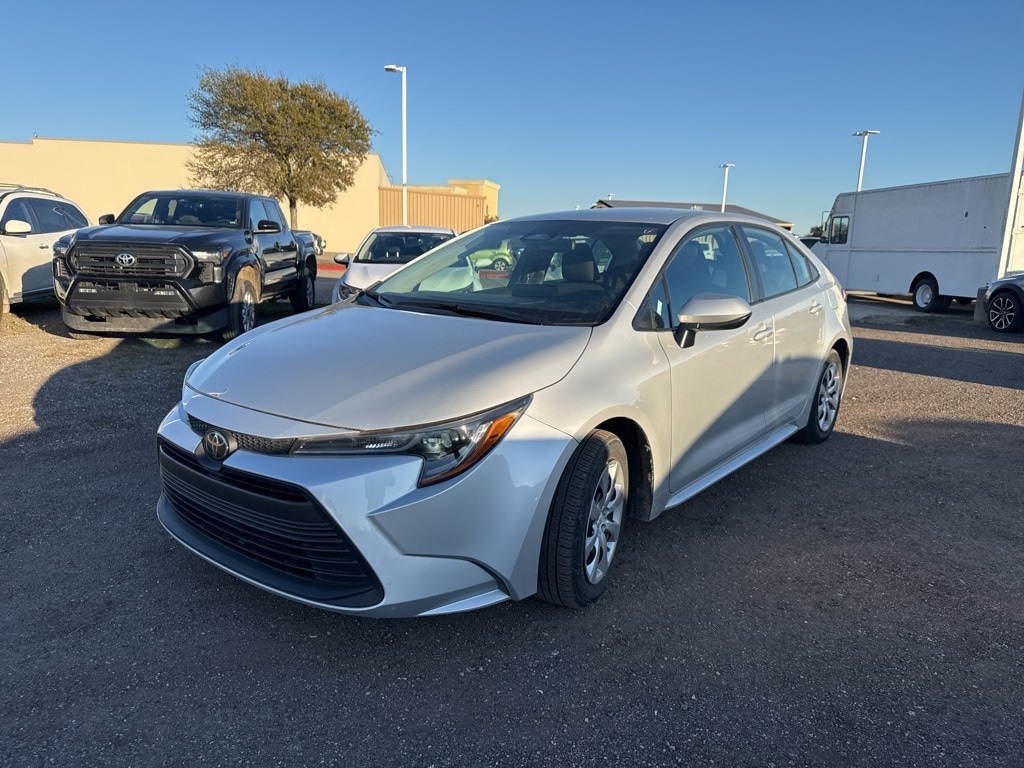 2024 Toyota Corolla LE's photo