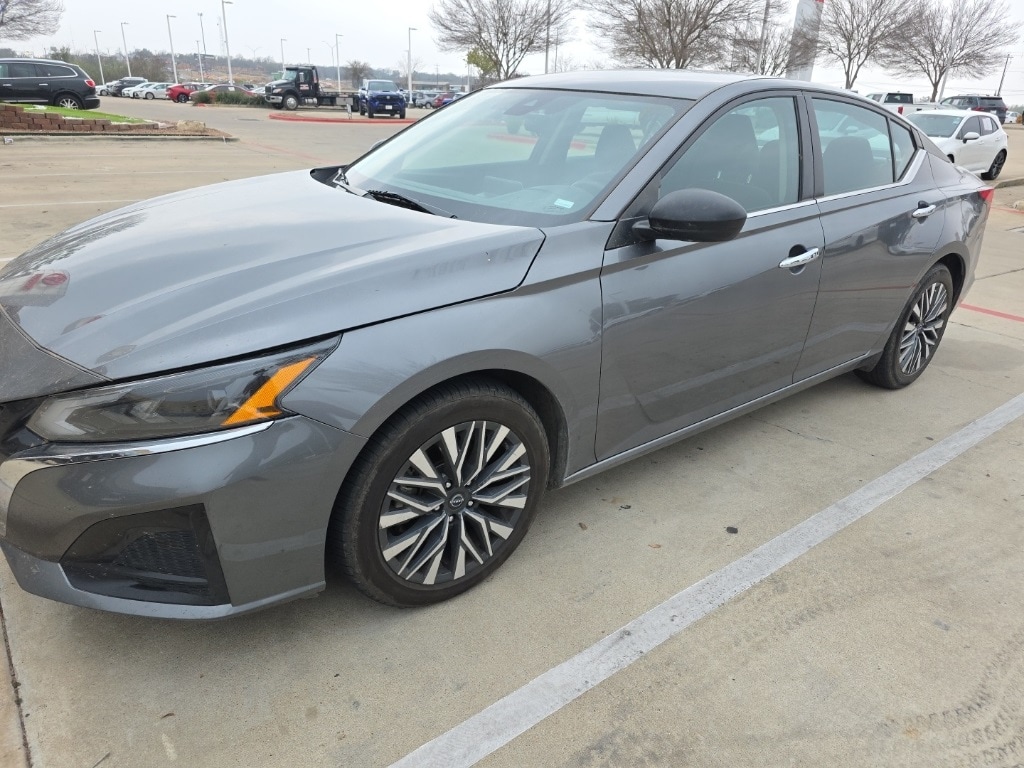 2024 Nissan Altima SV's photo