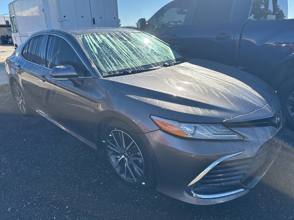 2021 Toyota Camry XLE photo 2