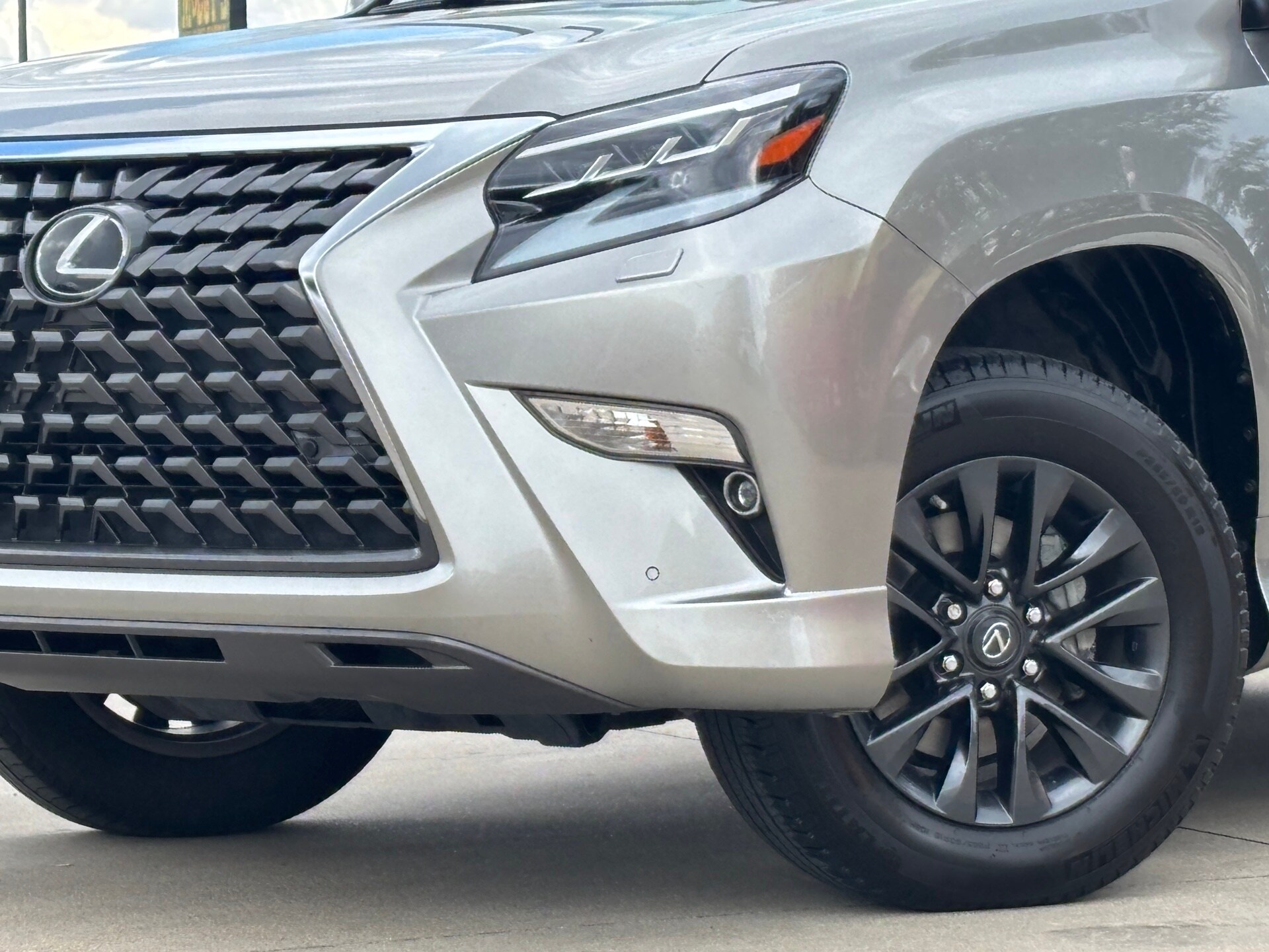2023 Lexus GX 460 photo 2