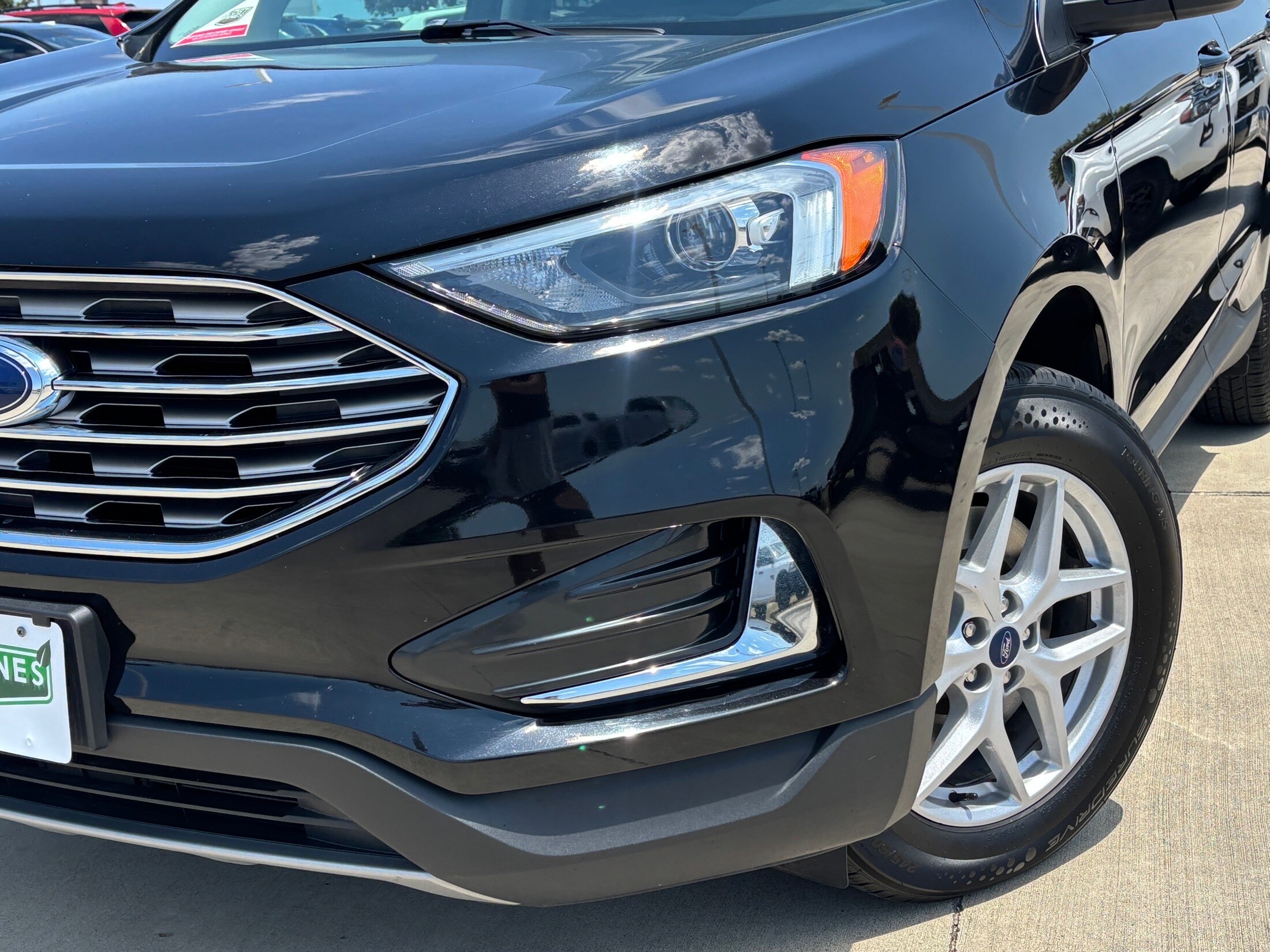 2022 Ford Edge SEL photo 2