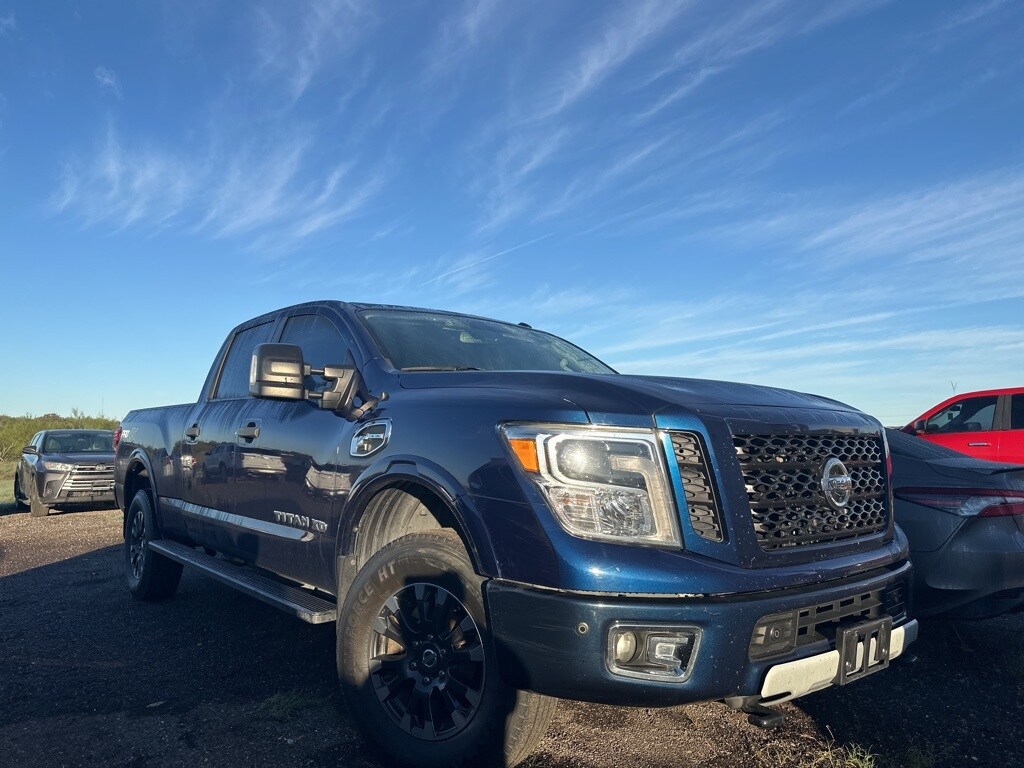 2019 Nissan Titan PRO-4X photo 4