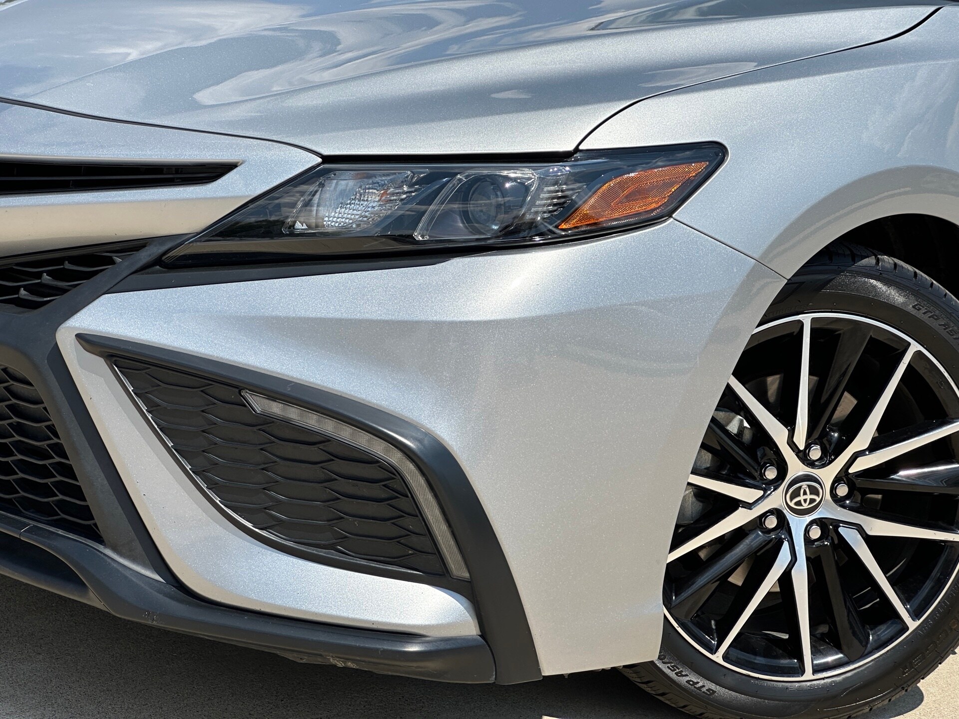 2023 Toyota Camry SE photo 3