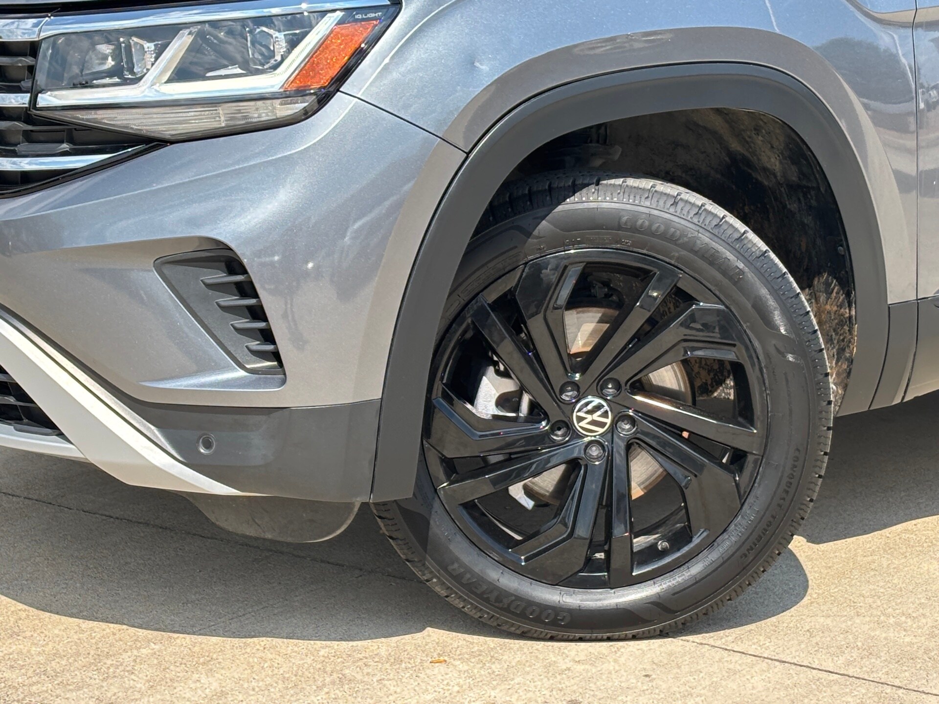 2022 Volkswagen Atlas V6 SE Technology photo 2