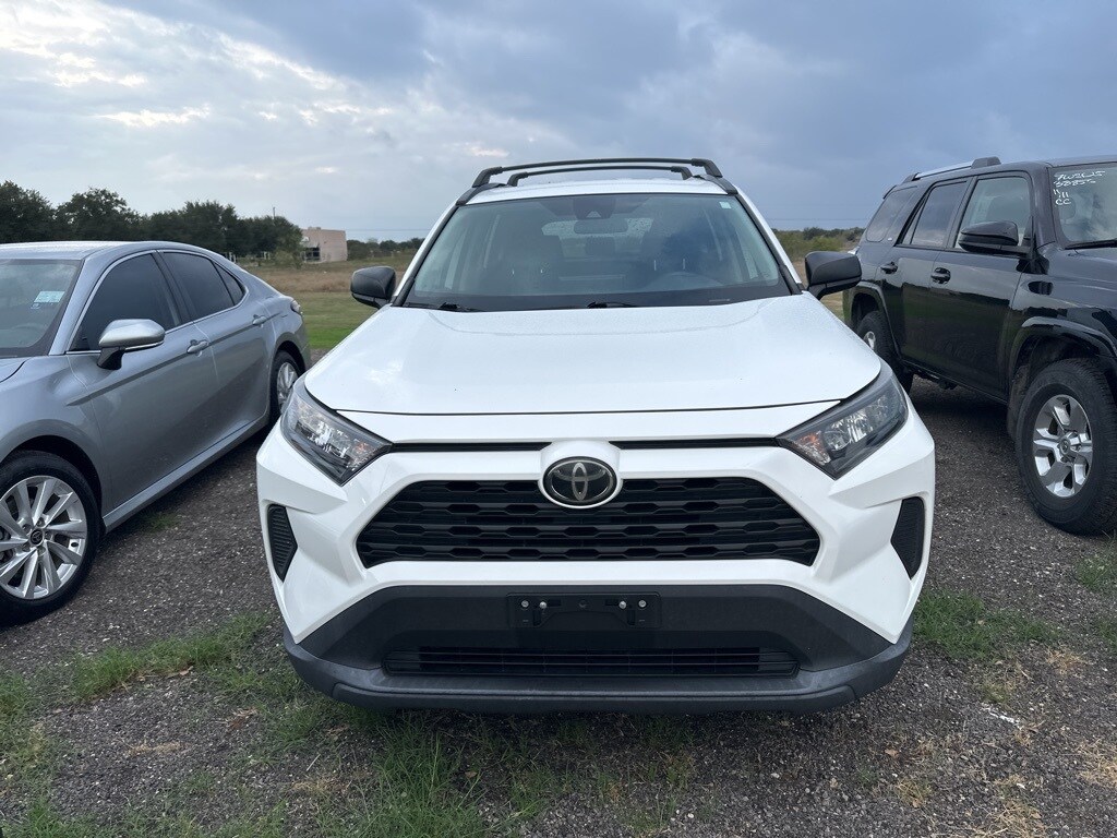 2020 Toyota RAV4 LE photo 2