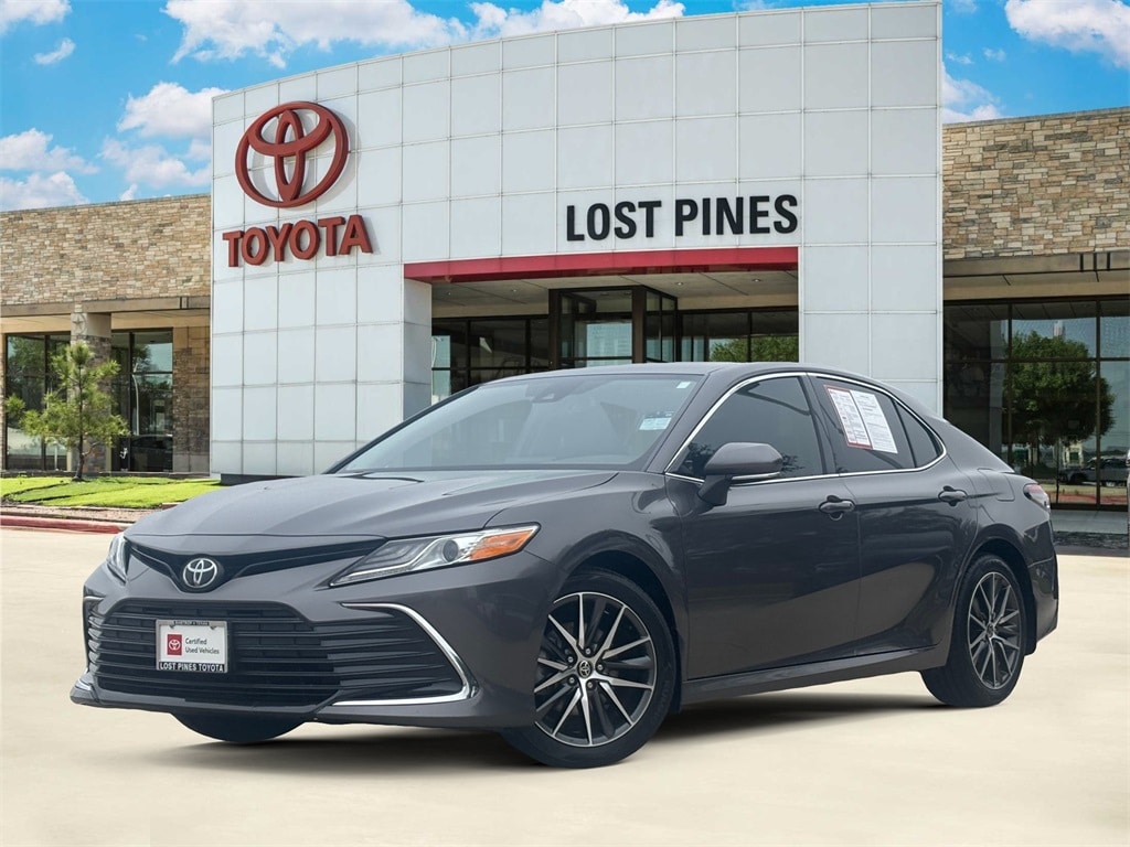 2021 Toyota Camry XLE's photo