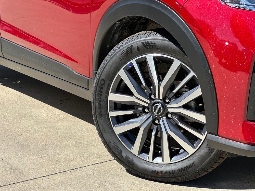 2023 Nissan Kicks SV photo 2