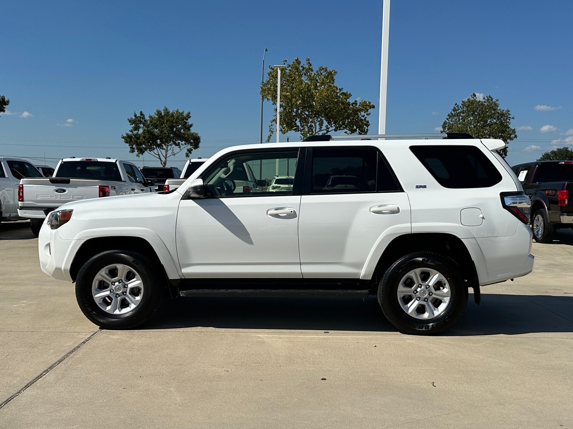 2024 Toyota 4Runner SR5 photo 4