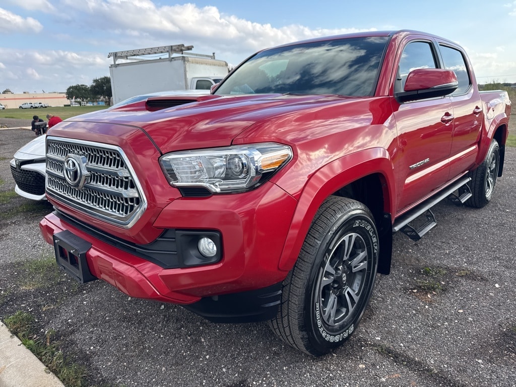 2017 Toyota Tacoma TRD Sport's photo