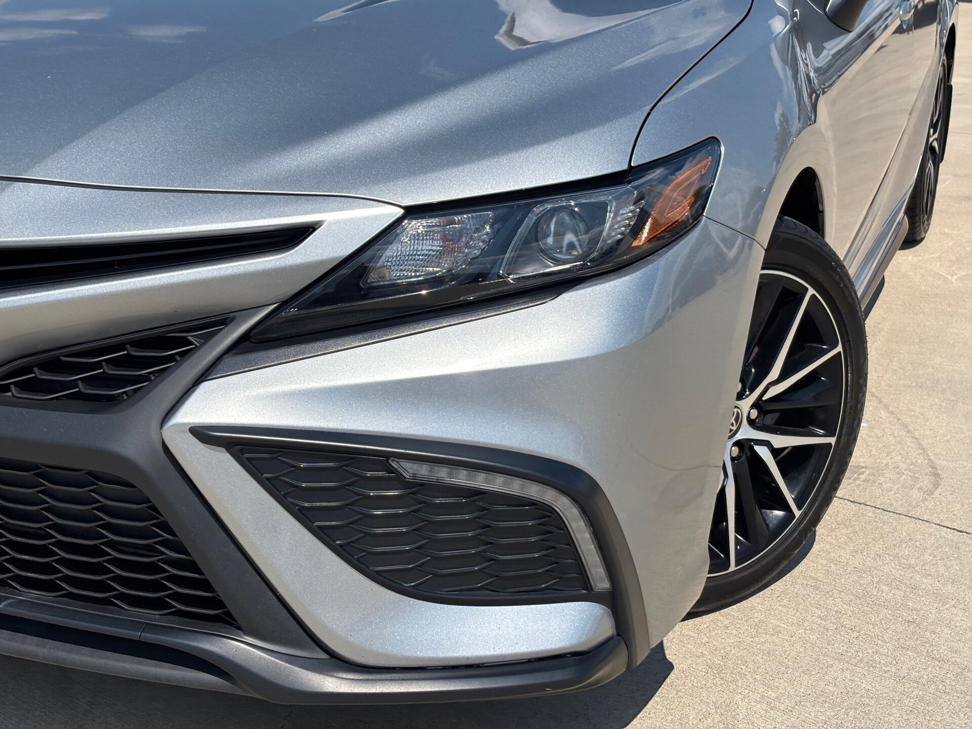 2023 Toyota Camry SE photo 3