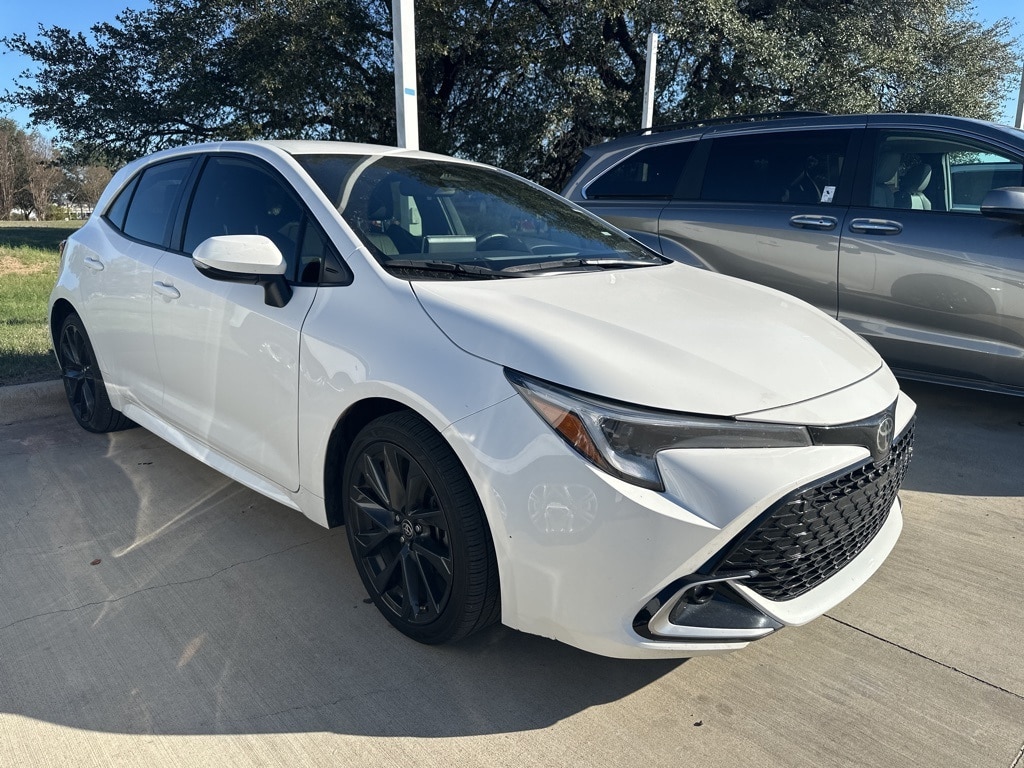 2024 Toyota Corolla Hatchback XSE's photo
