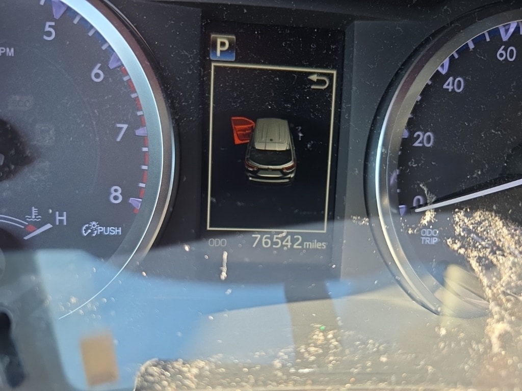 2018 Toyota Highlander LE's photo