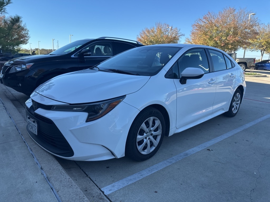 2024 Toyota Corolla LE's photo