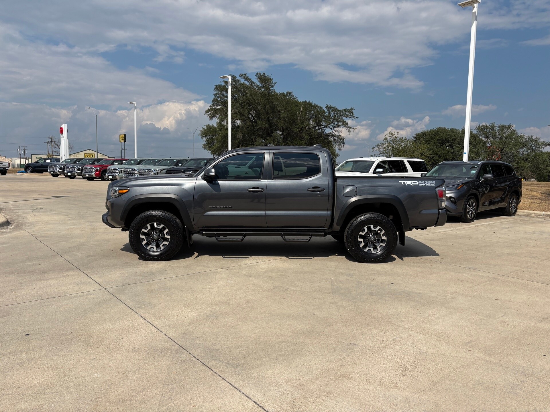 2023 Toyota Tacoma TRD Off-Road Double Cab photo 4