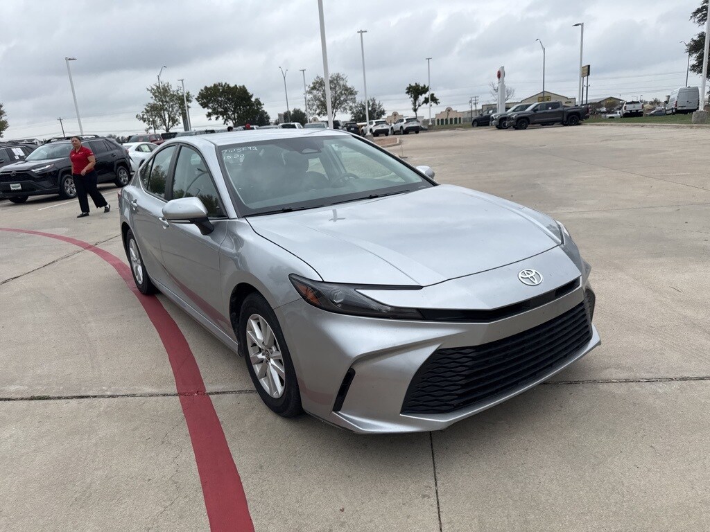 2025 Toyota Camry LE photo 3