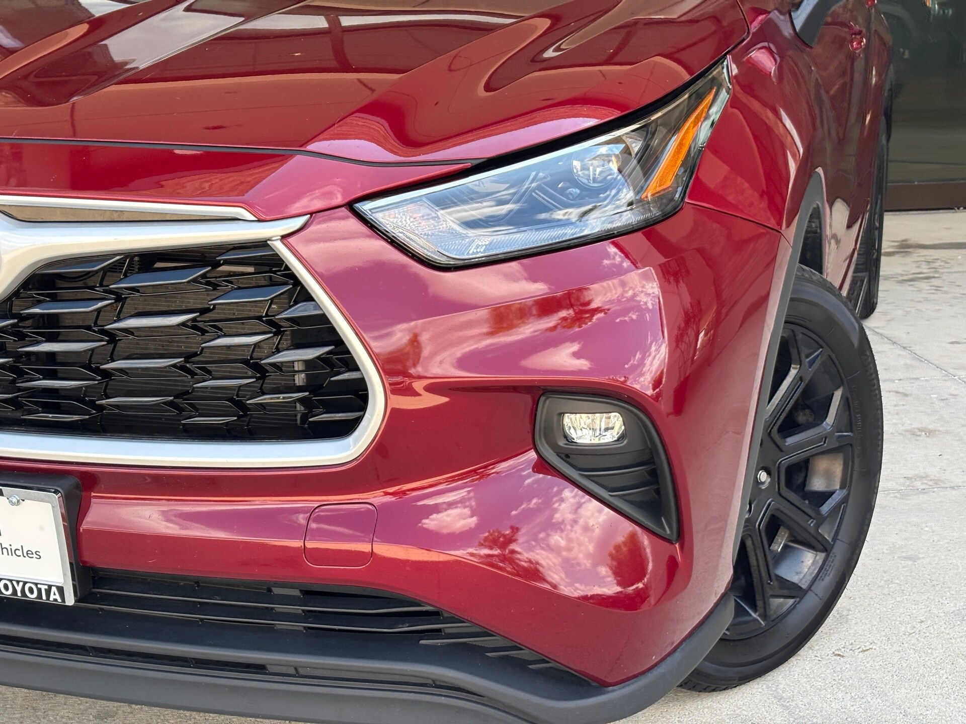 2022 Toyota Highlander LE photo 2