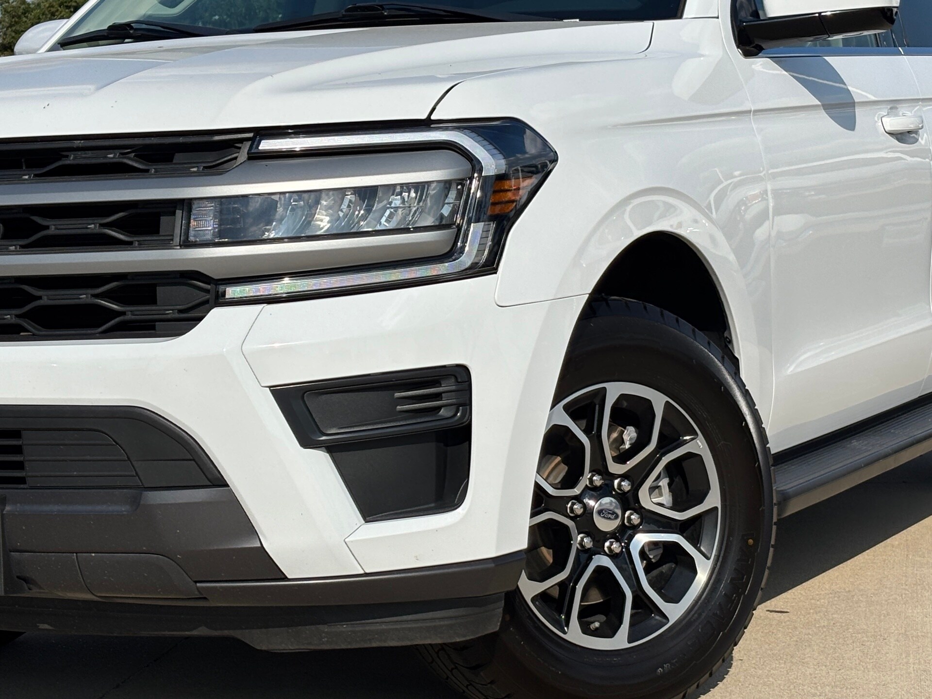 2024 Ford Expedition MAX XLT photo 2