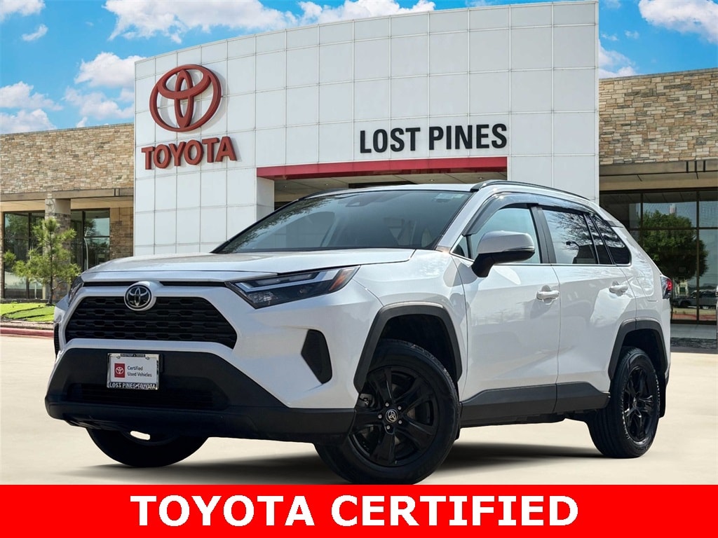 2024 Toyota RAV4 XLE's photo