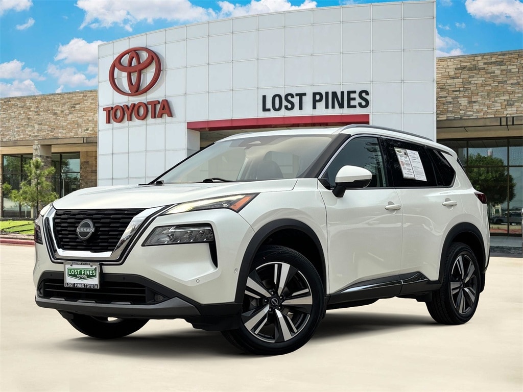 2022 Nissan Rogue SL's photo