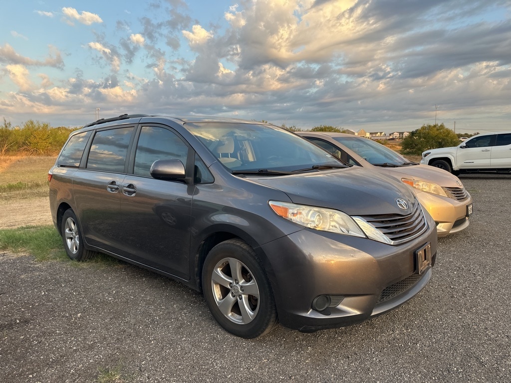 2017 Toyota Sienna Minivan/Van  2017 Toyota Sienna Minivan/Van