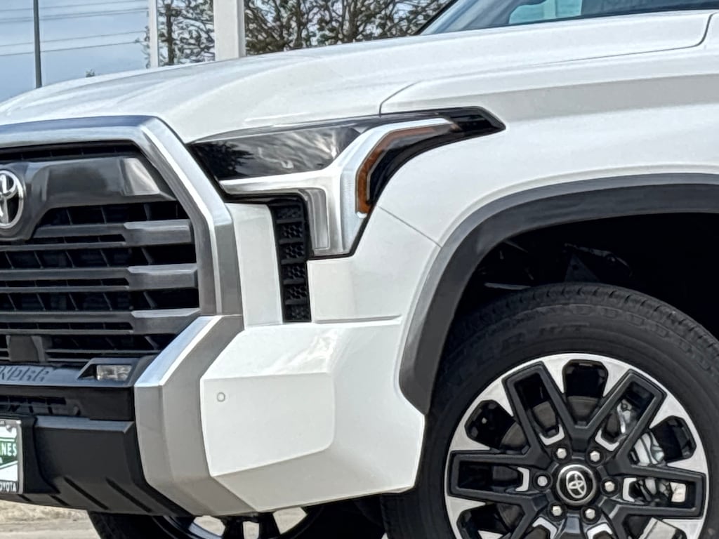 New 2026 Toyota Tundra Limited LIMITED CREWMAX 5.5