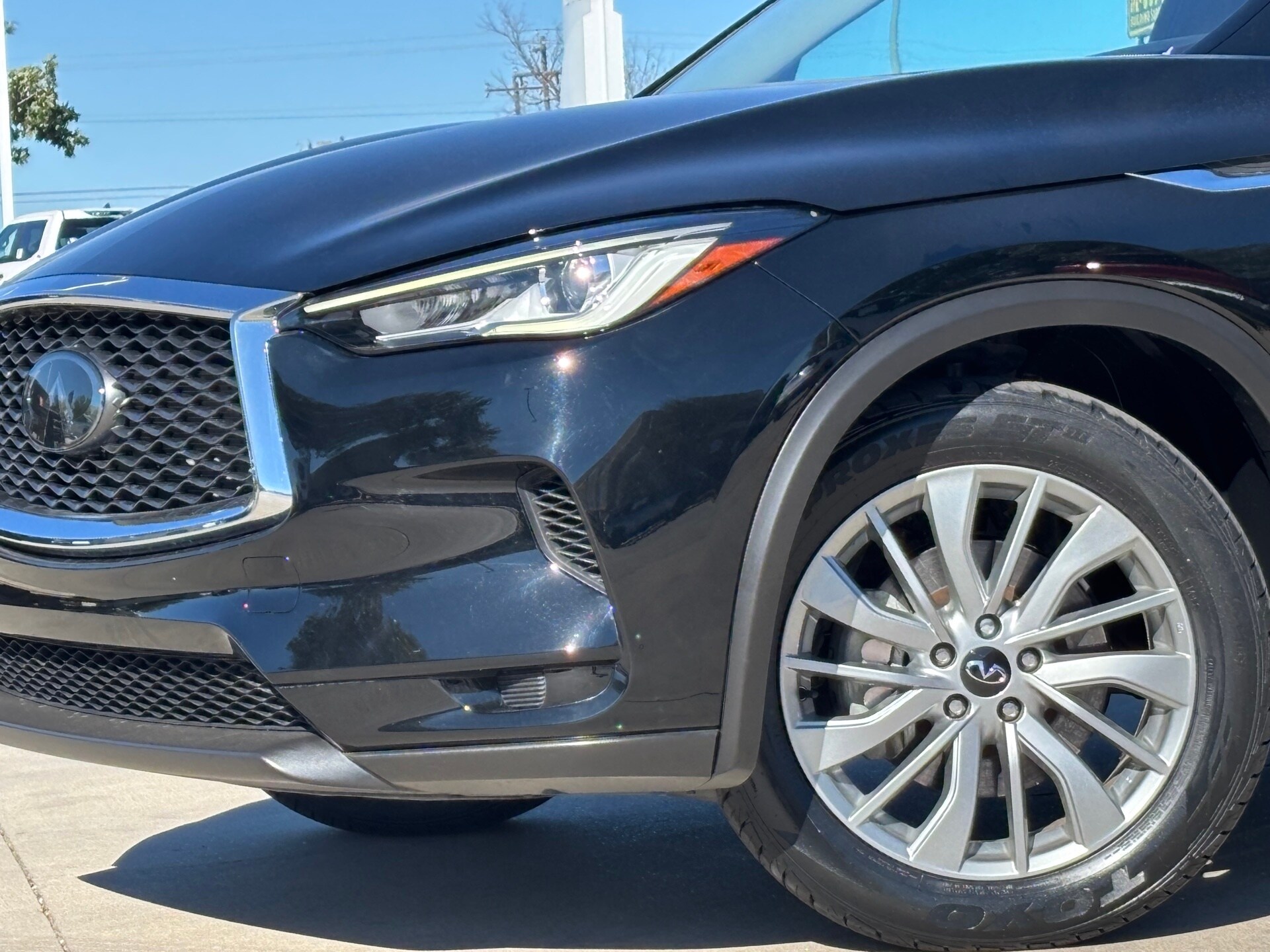 2023 Infiniti QX50 Luxe photo 2