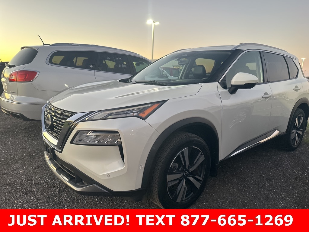 2022 Nissan Rogue SL's photo