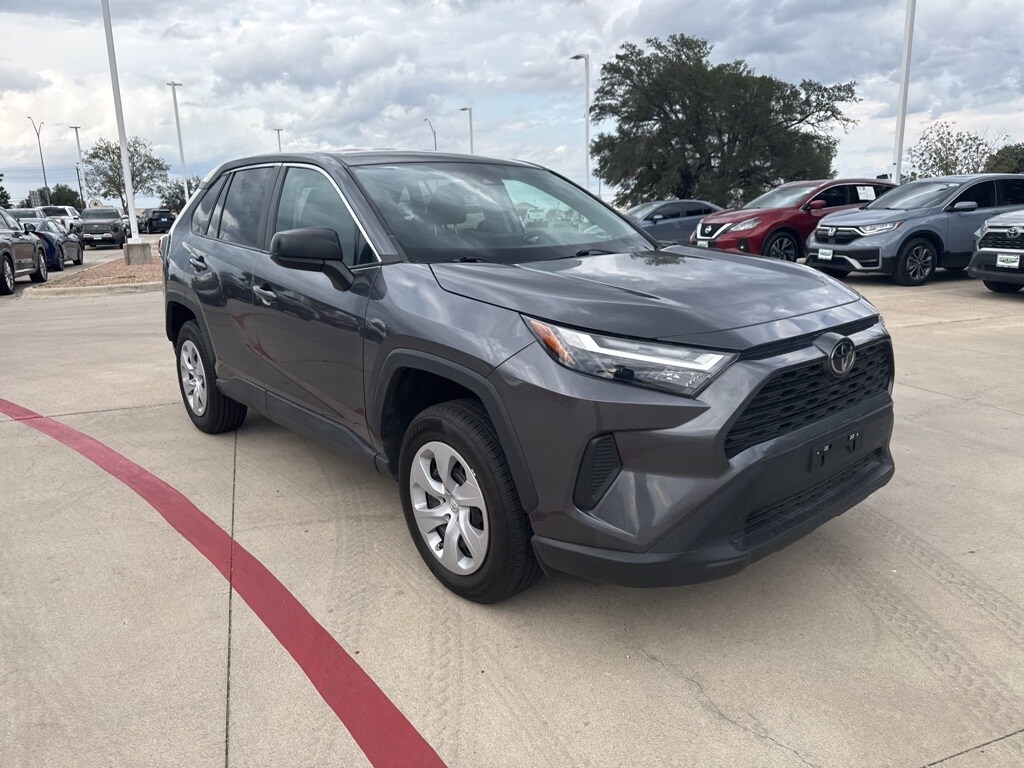 2024 Toyota RAV4 LE photo 3