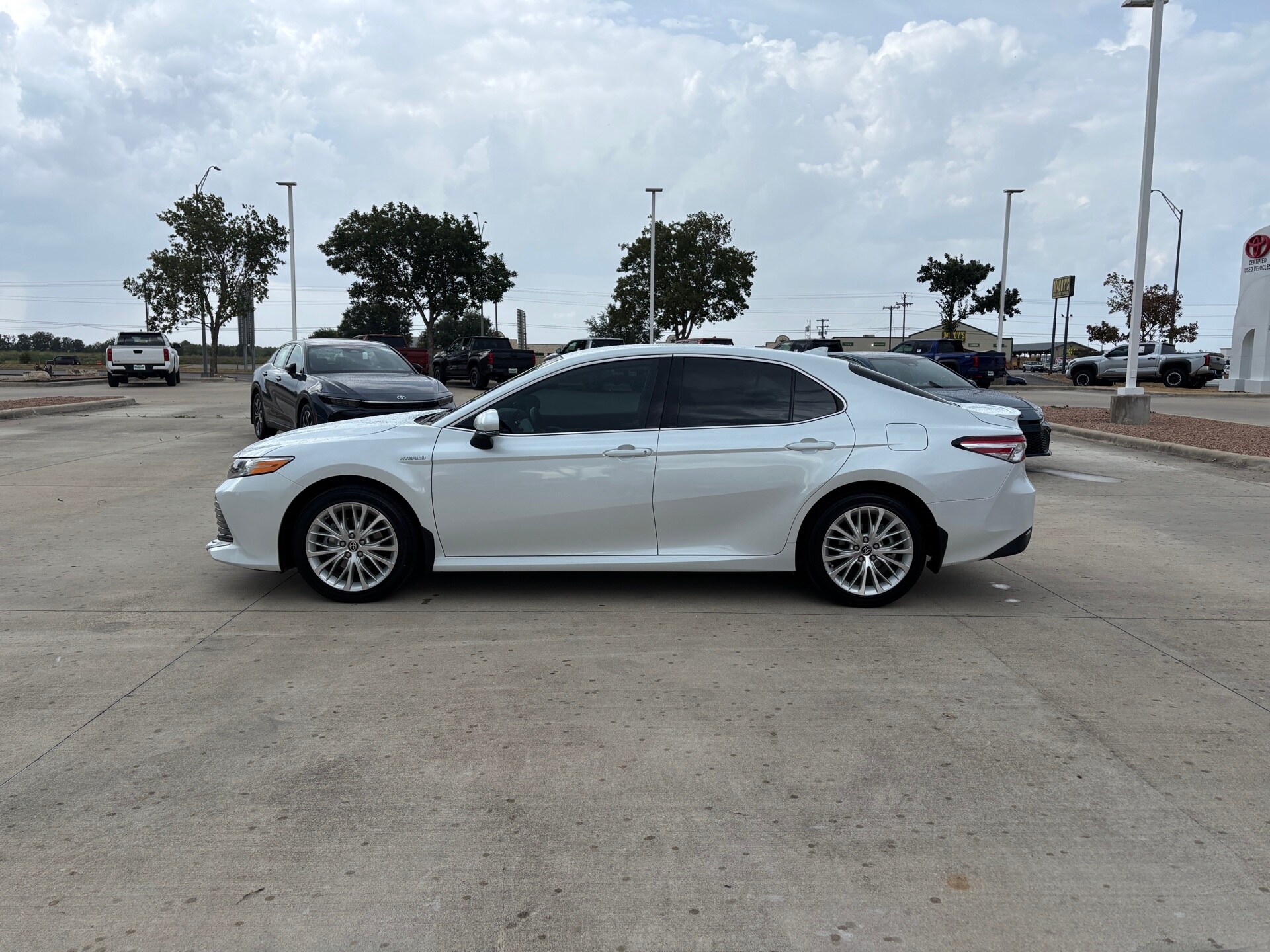 2020 Toyota Camry XLE photo 4