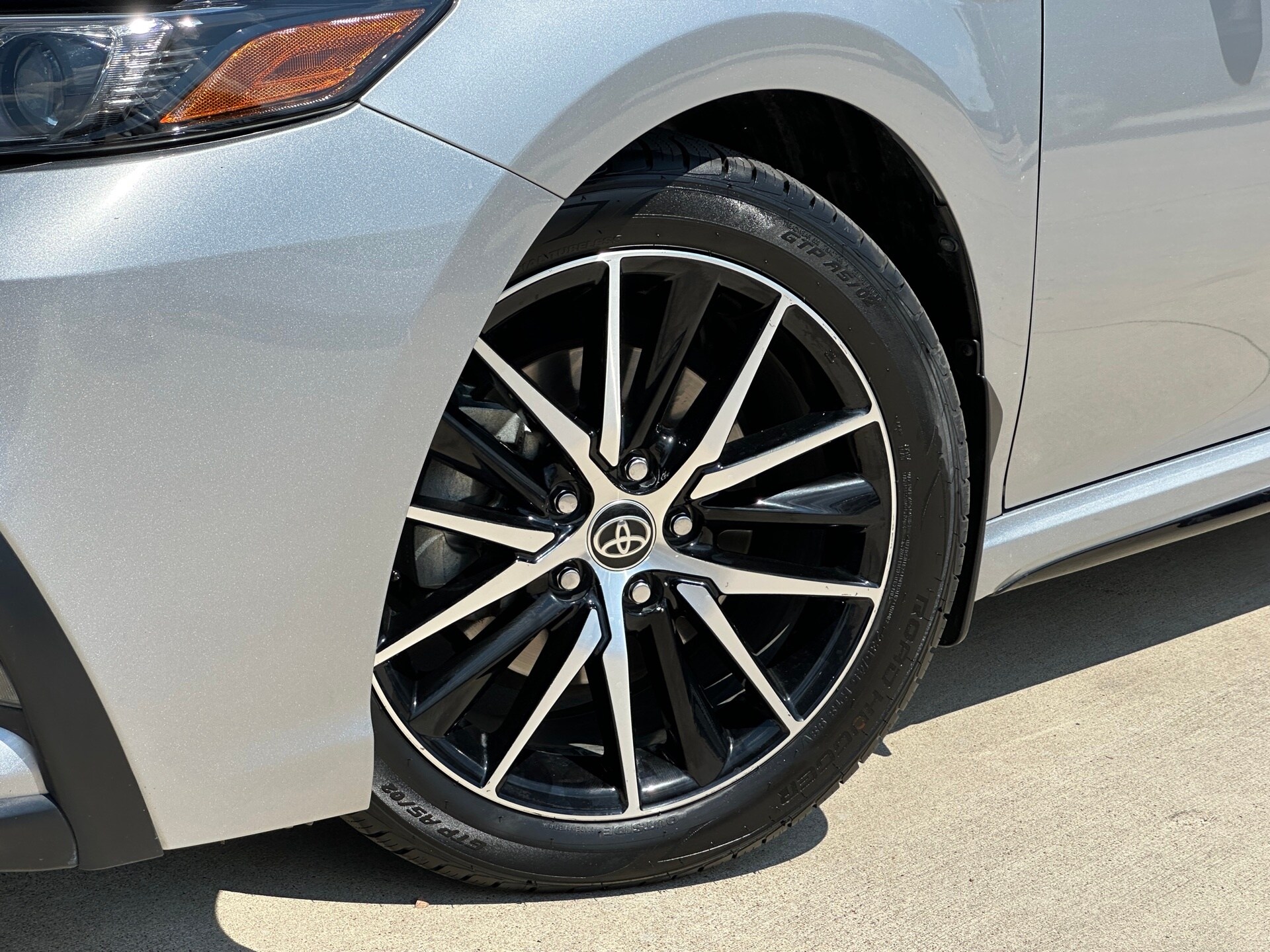2023 Toyota Camry SE photo 2